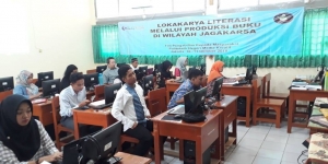 Guru SMA KArtika VIII-1 Ikuti Pelatihan Lokakarya Literasi